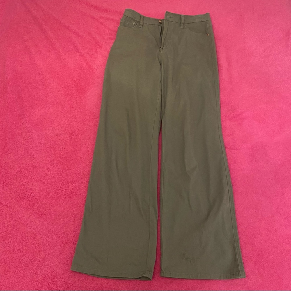 celebrity pink green high waisted cargo pants with lots of pockets